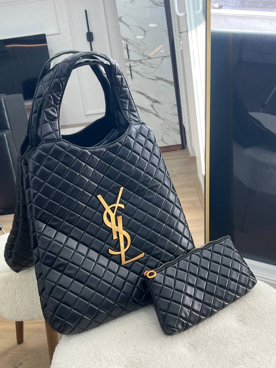 Saint Laurent Icare Maxi Μαύρη Καπιτονέ Τσάντα