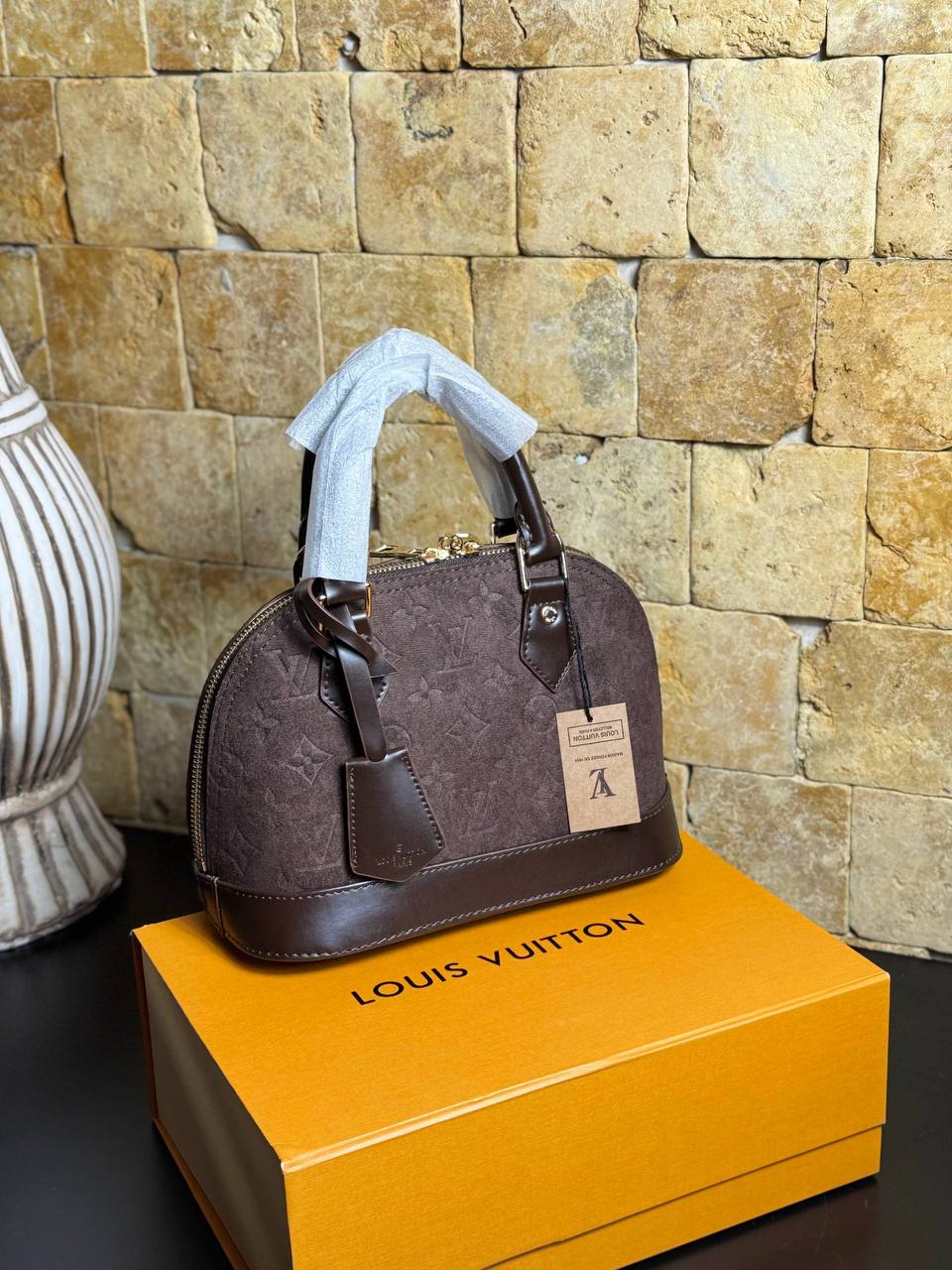 Louis Vuitton Monogram Suede Alma Bag – Καφέ