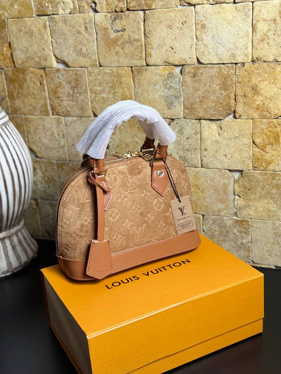 Louis Vuitton Monogram Suede Alma Bag – Ταμπά