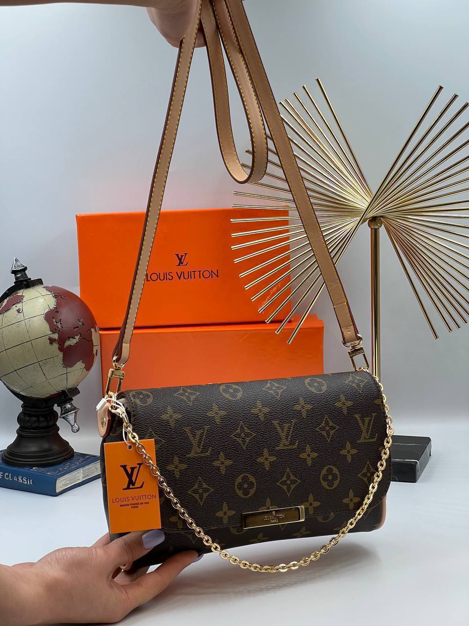 Louis Vuitton Favorite - Monogram