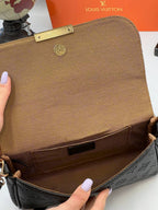 Louis Vuitton Favorite - Monogram