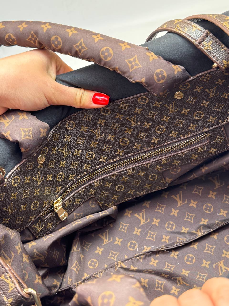 Louis Vuitton Pillow OnTheGo Tote Monogram - Μαύρη