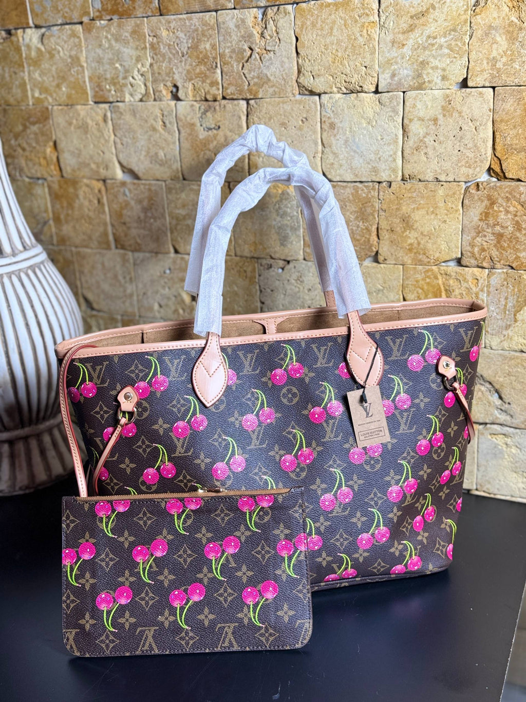 Louis Vuitton Neverfull Limited Edition Cherries με Pouch