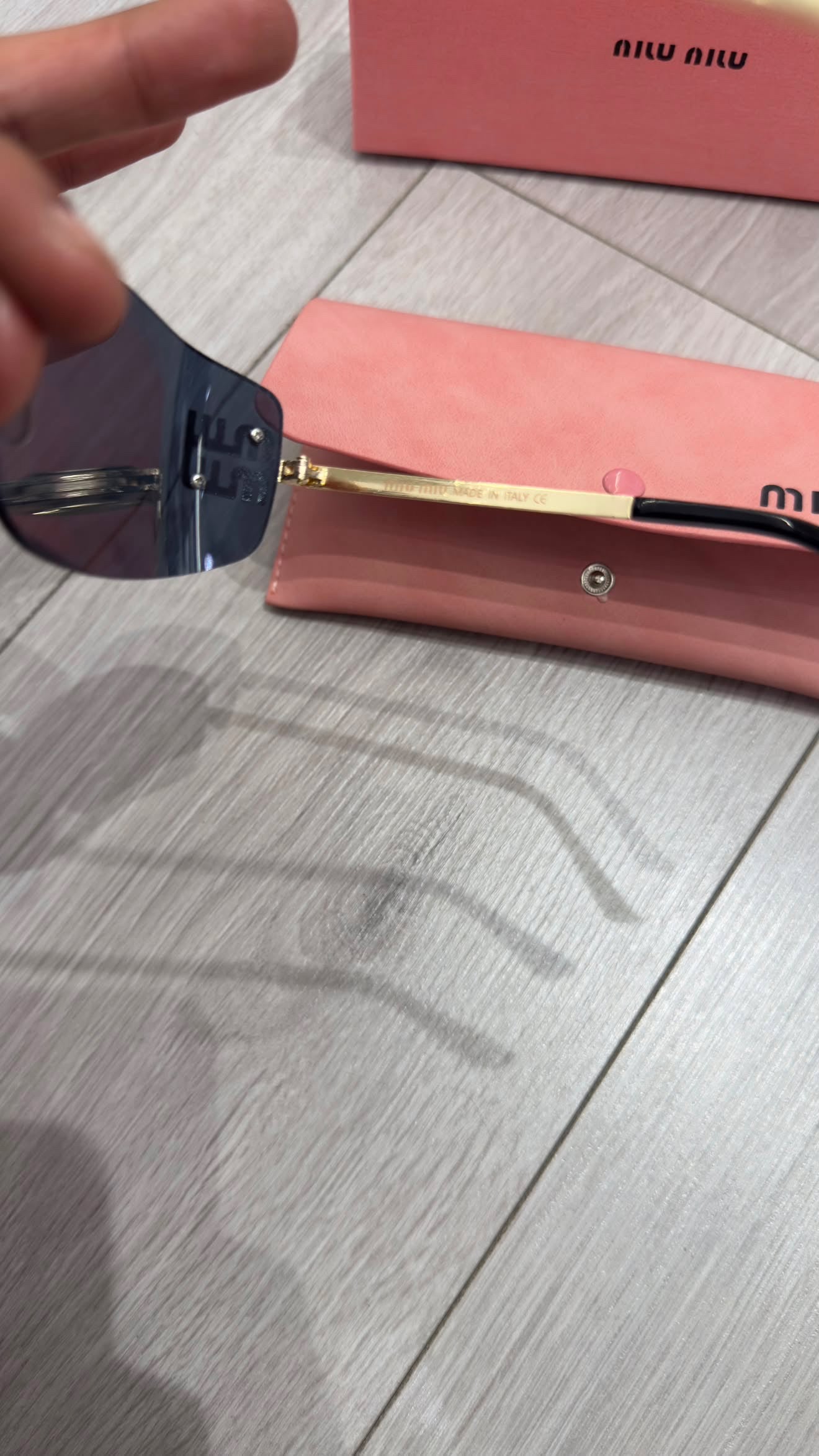 Miu Miu MU54YS - Rimless Γυαλιά Ηλίου με Χρυσές Λεπτομέρειες