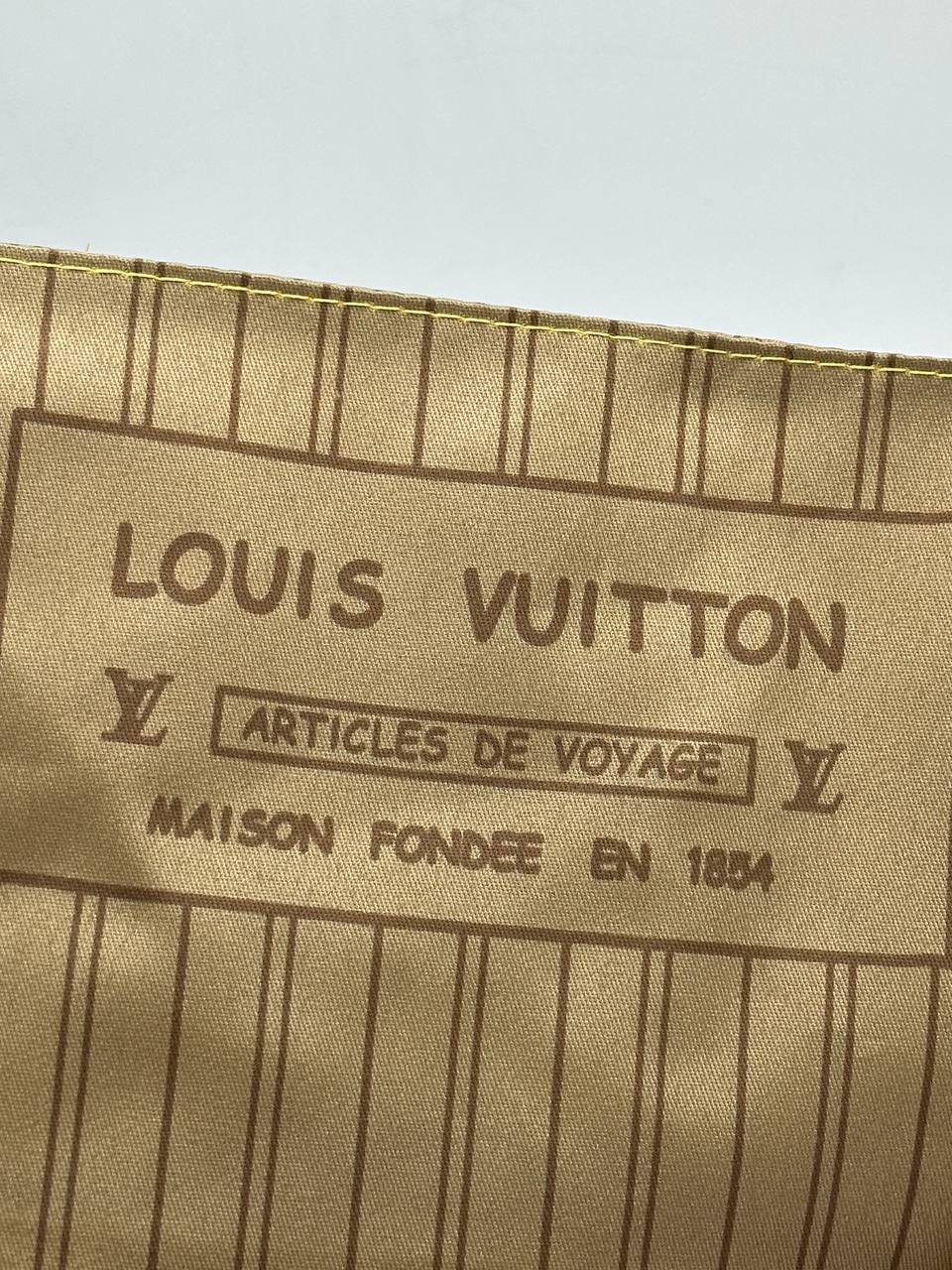 Louis Vuitton Neverfull Light Denim εσωτερικό