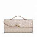 Bottega Veneta Andiamo μπεζ κεντραρισμένη σε λευκό φόντο