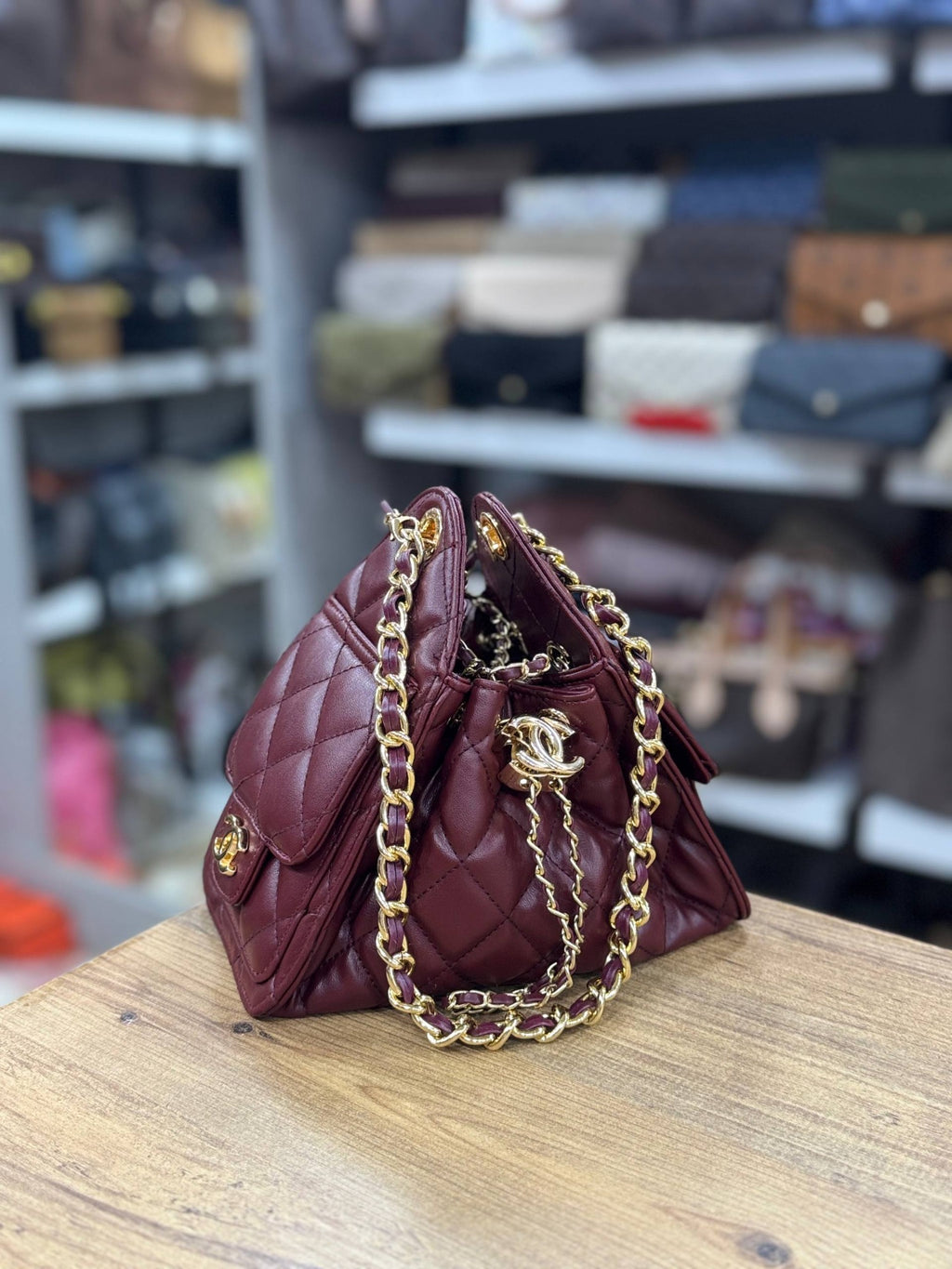 Αρχική φωτογραφία μπορντό Chanel 25 πουγκί