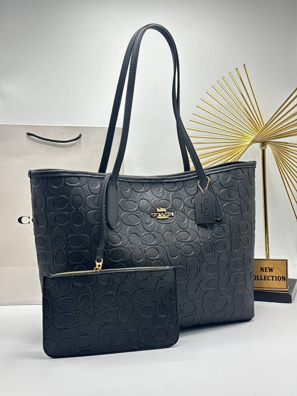Coach μαύρη μεγάλη tote με ανάγλυφο μοτίβο και αποσπώμενο νεσεσέρ