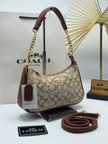 Coach Teri Shoulder Bag καφέ μπεζ Signature με αποσπώμενο λουρί