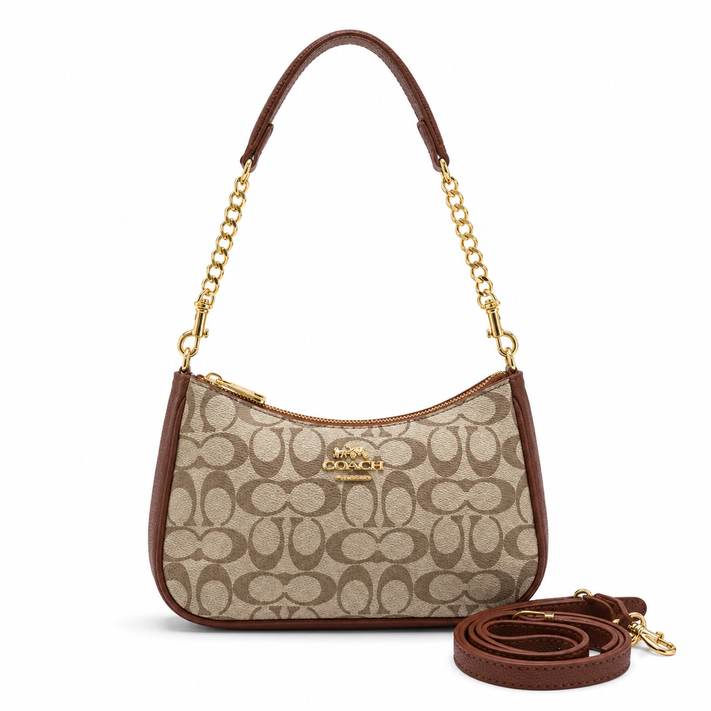 Coach Teri Shoulder Bag καφέ μπεζ Signature σε λευκό φόντο