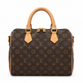Louis Vuitton Speedy 30 Monogram σε λευκό φόντο