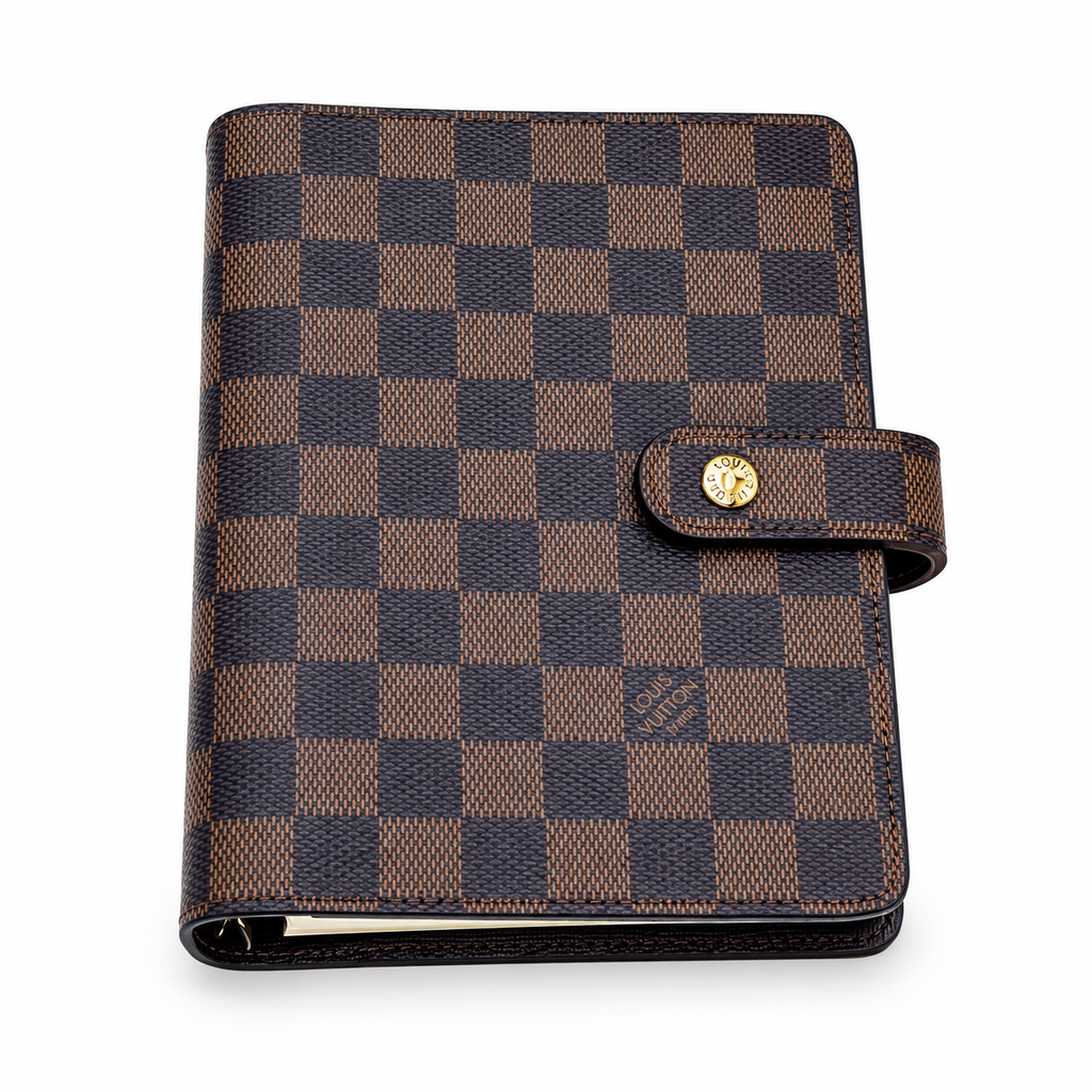 Ατζέντα Louis Vuitton Damier σε λευκό φόντο