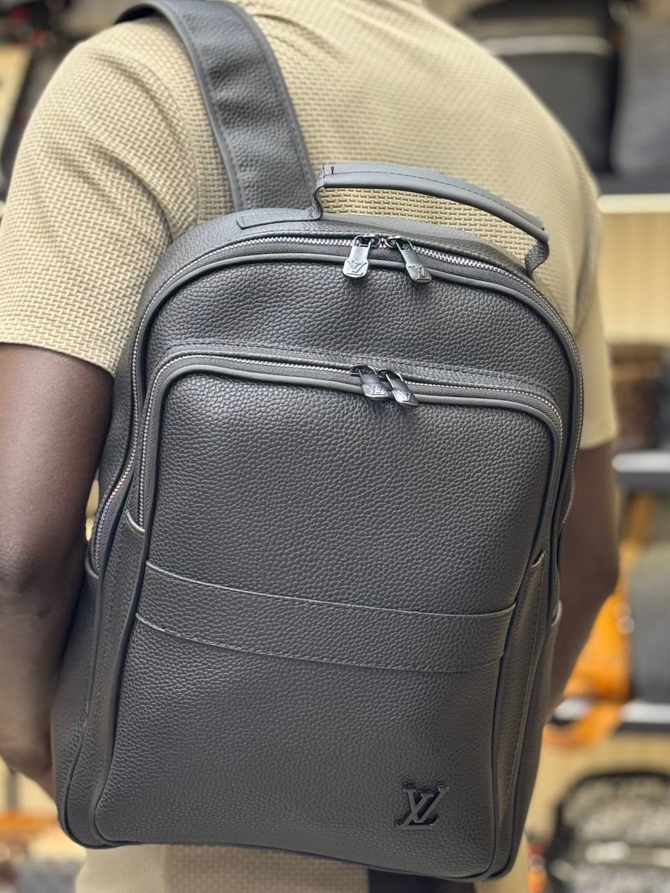Αρχική φωτογραφία Louis Vuitton σακιδίου φορεμένου στην πλάτη