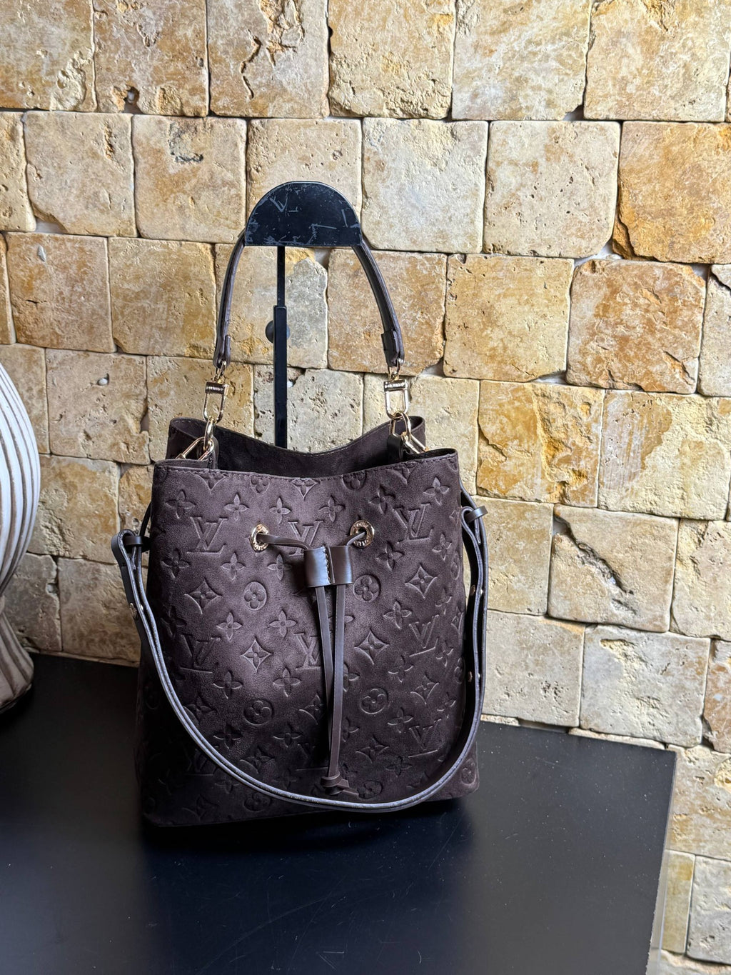 Αρχική φωτογραφία καφέ Louis Vuitton πουγκί