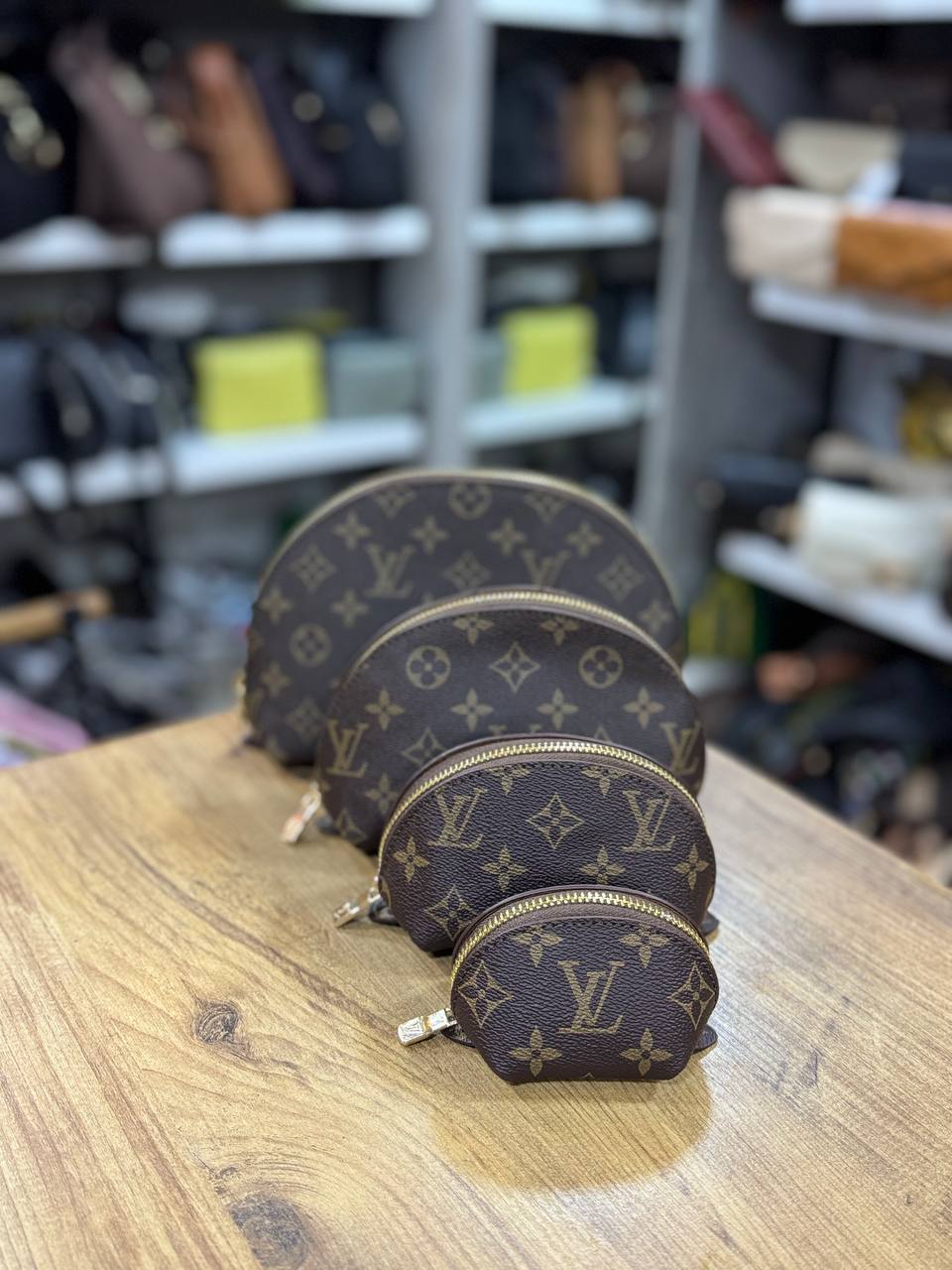 Αρχική φωτογραφία σετ τεσσάρων νεσεσέρ Louis Vuitton
