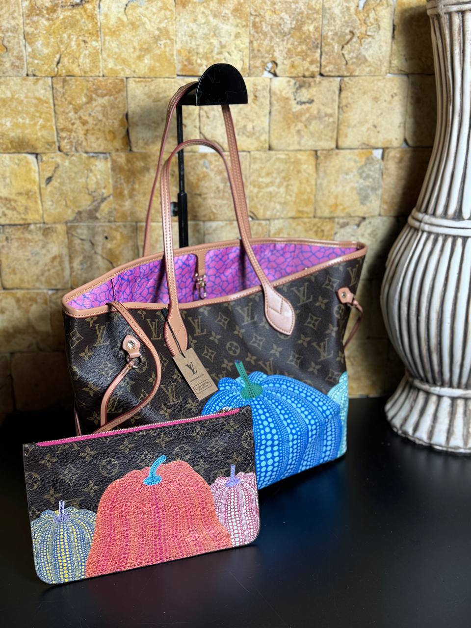Louis Vuitton Neverfull με κολοκύθες και ασορτί pouch