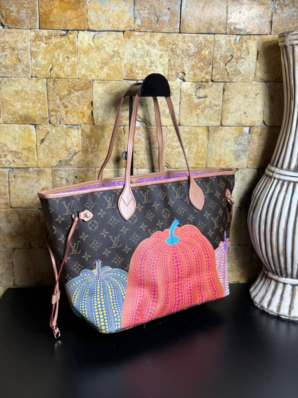 Louis Vuitton Neverfull monogram με πολύχρωμες κολοκύθες