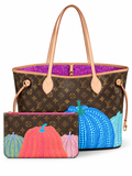 Louis Vuitton Neverfull με κολοκύθες και pouch σε λευκό φόντο