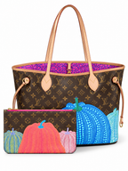 Louis Vuitton Neverfull με κολοκύθες και pouch σε λευκό φόντο