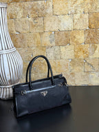 Αρχική φωτογραφία μαύρης Prada Bonnie