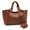 Καφέ Tod’s Tote με λουράκι σε λευκό φόντο
